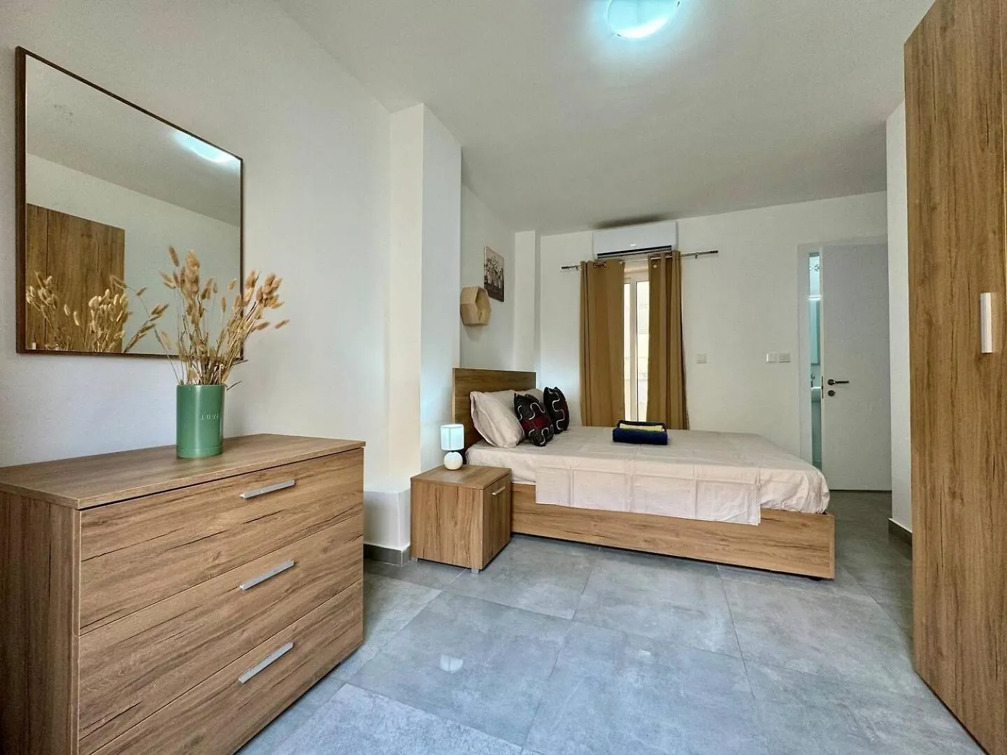 Mive-Delux Three Bedroom Apartment In Marsaskala